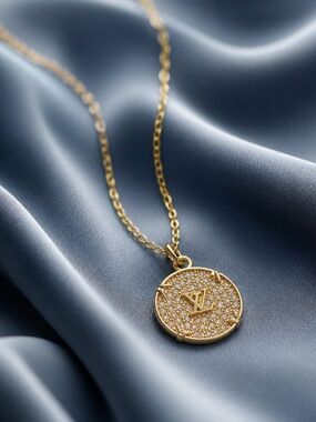 Luxury Gold Crystal Disc Necklace - Gold